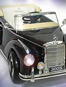 Лицензионная модель Mercedes-Benz черный